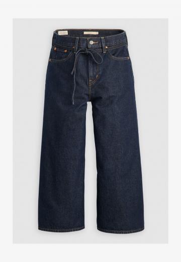 Короткие джинсы