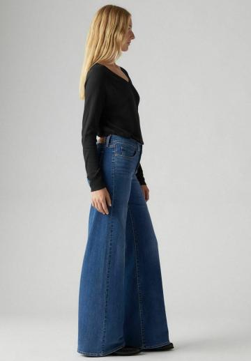 Клешеные джинсы