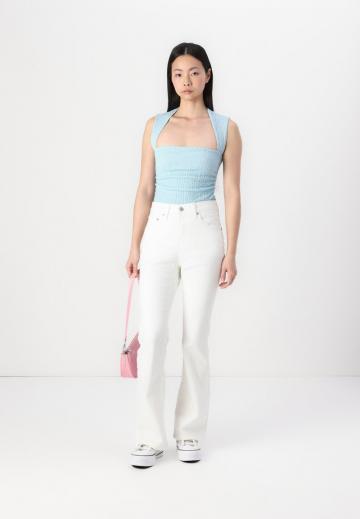 Клешеные джинсы