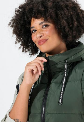 Длинный жилет