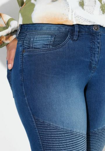 Короткие джинсы