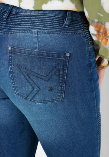 Короткие джинсы