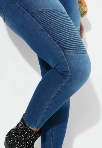 Короткие джинсы