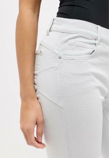 Узкие джинсы