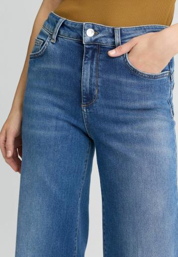 Клешеные джинсы