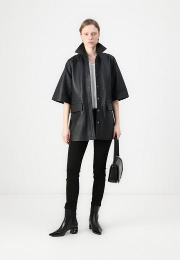 Узкие джинсы