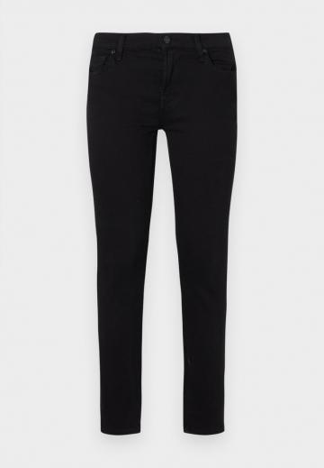 Узкие джинсы