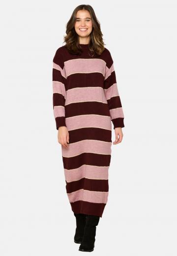 Вязаное платье