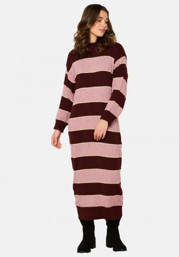 Вязаное платье