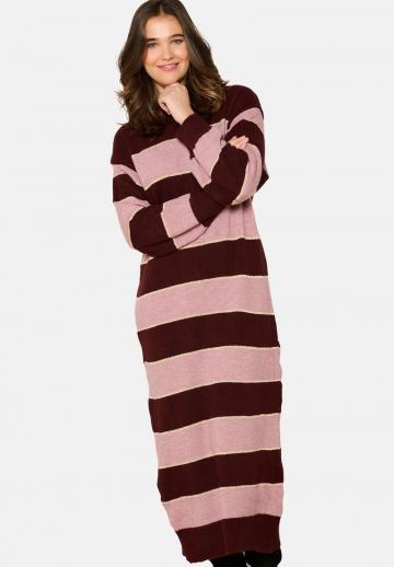 Вязаное платье