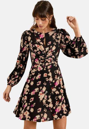 Короткое платье