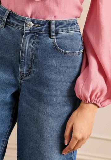 Клешеные джинсы