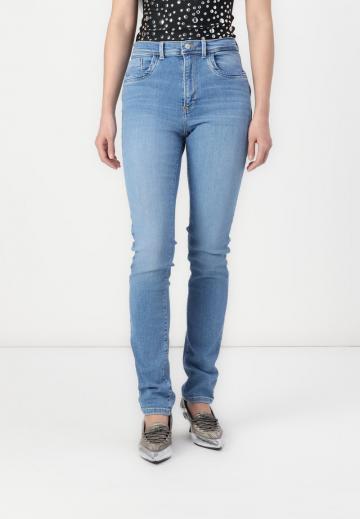 Узкие джинсы