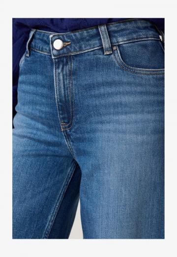 Клешеные джинсы