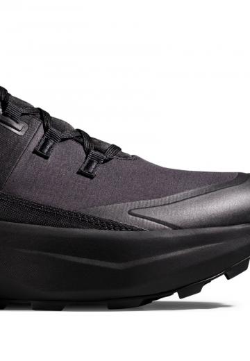 Походные кроссовки