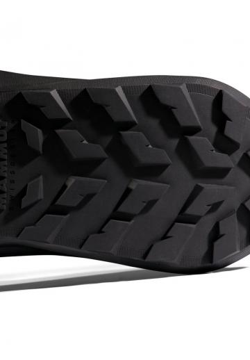 Походные кроссовки