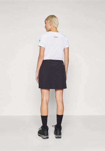 Юбка с накладными карманами