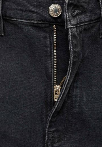 Короткие джинсы