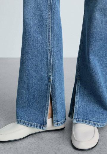 Прямые джинсы