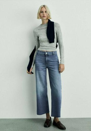 Клешеные джинсы