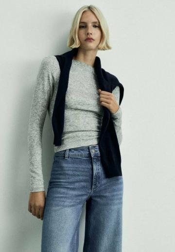 Клешеные джинсы