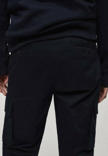 Брюки с накладными карманами