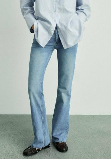 Клешеные джинсы