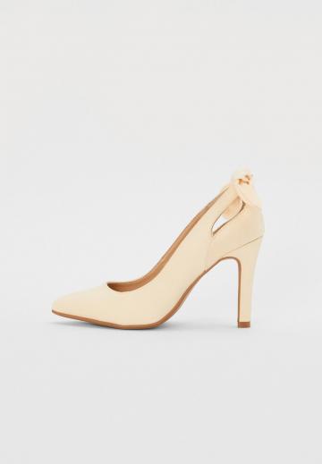 Туфли на высоком каблуке