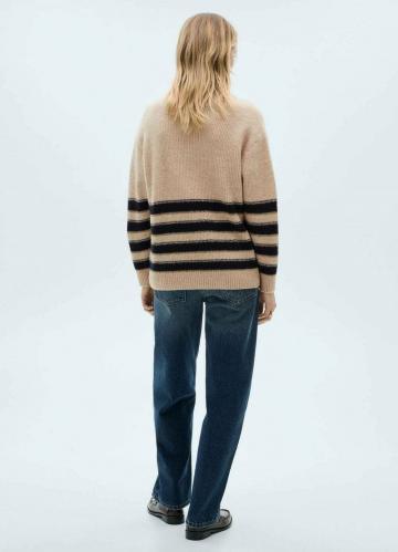 Пуловер в полоску