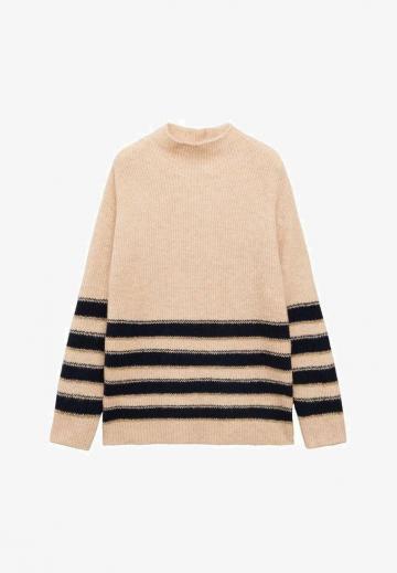 Пуловер в полоску