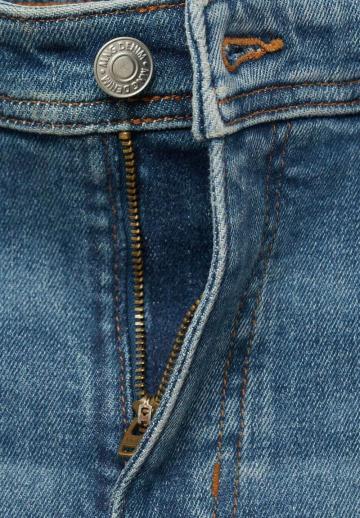 Узкие джинсы