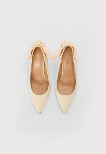 Туфли на высоком каблуке