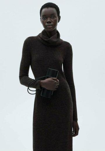 Вязаное платье