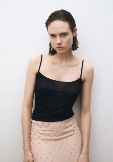 Топ на бретельках