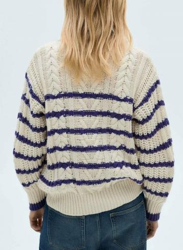 Пуловер в полоску
