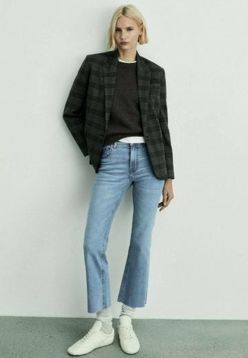 Короткие джинсы