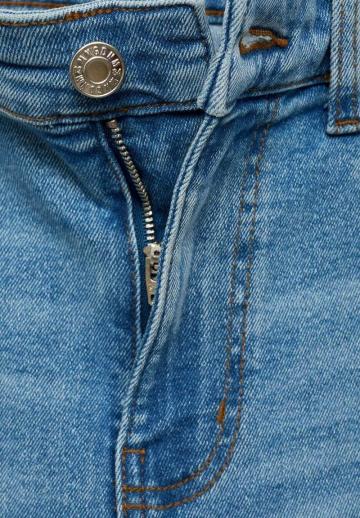 Короткие джинсы