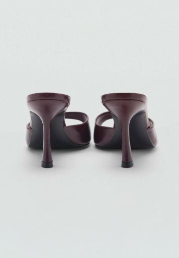 Босоножки на каблуке