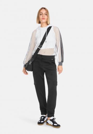 Брюки с накладными карманами