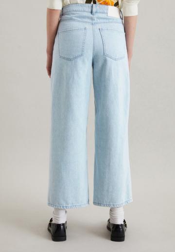 Короткие джинсы