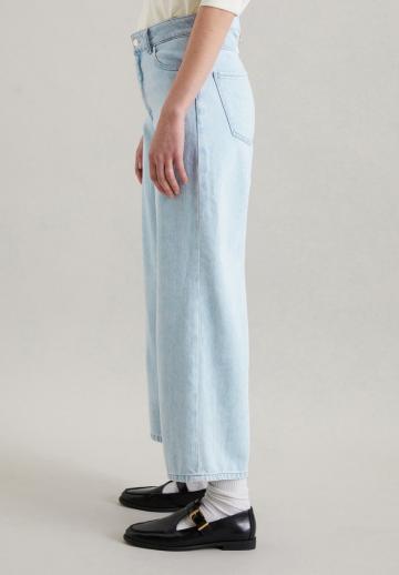 Короткие джинсы