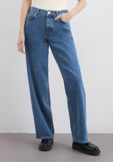 Прямые джинсы