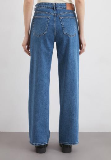 Прямые джинсы