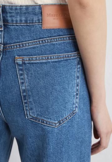 Прямые джинсы