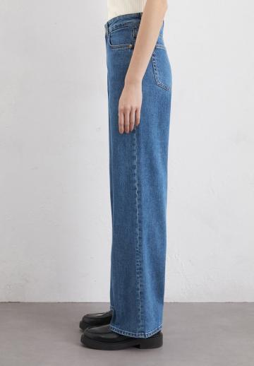 Прямые джинсы