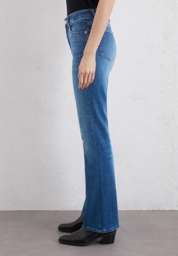 Клешеные брюки