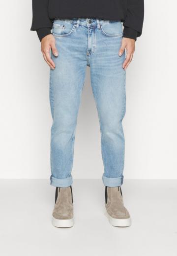 Узкие джинсы