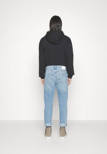 Узкие джинсы