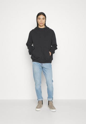 Узкие джинсы