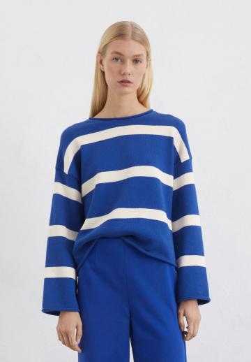 Пуловер в полоску